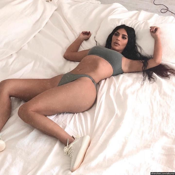 Leak and nude pics of Kim Kardashian n°2