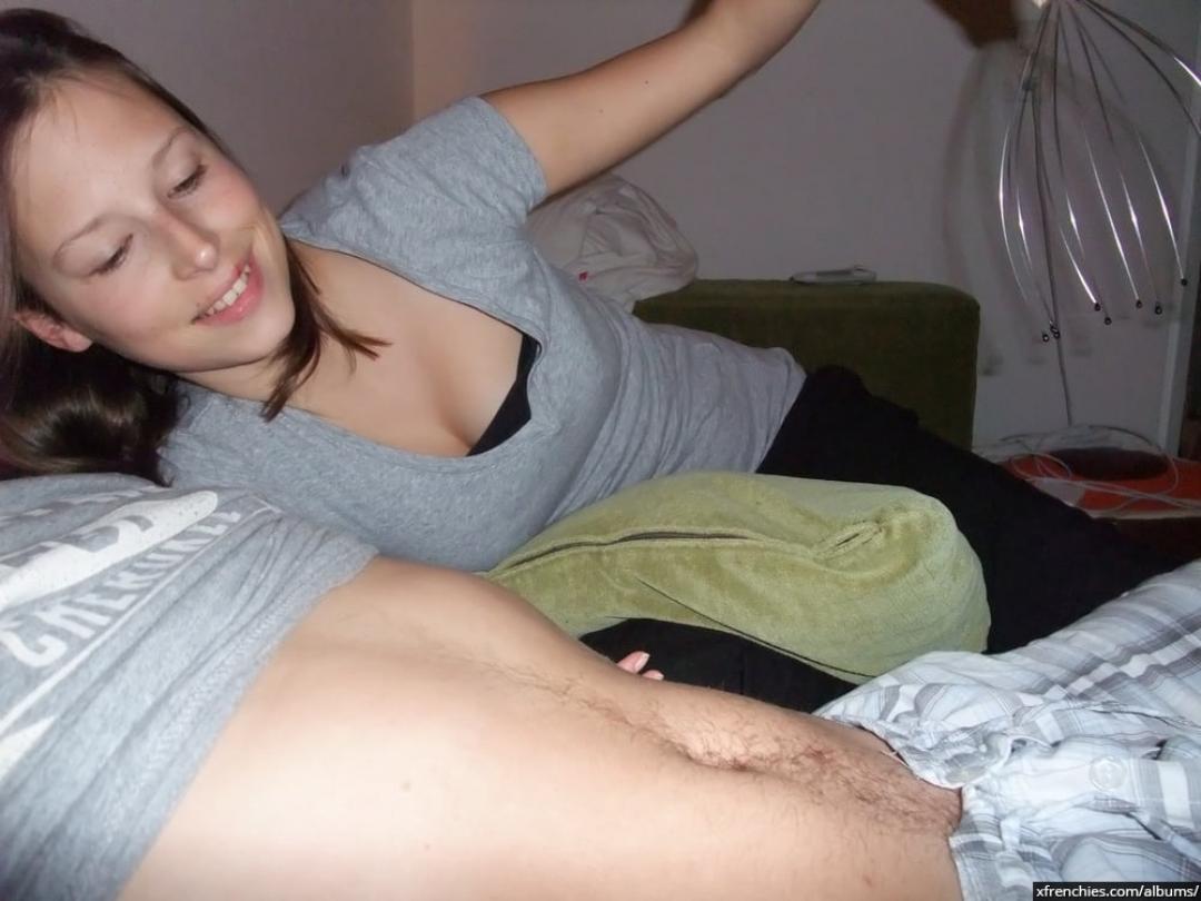 Ma copine de 18 ans nue pendant le sexe Photos Porno photo