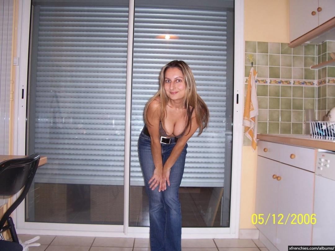 Foto di nudo amatoriale della mia bella giovane moglie n°19