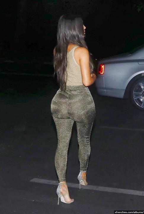 Foto sexy di Kim Kardashian in mutande n°7
