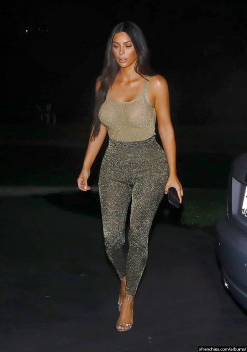 Foto sexy di Kim Kardashian in mutande n°8