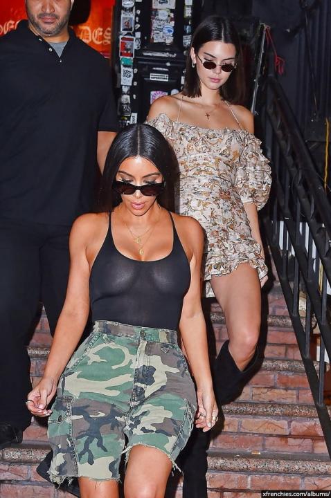 Foto sexy di Kim Kardashian in mutande n°9