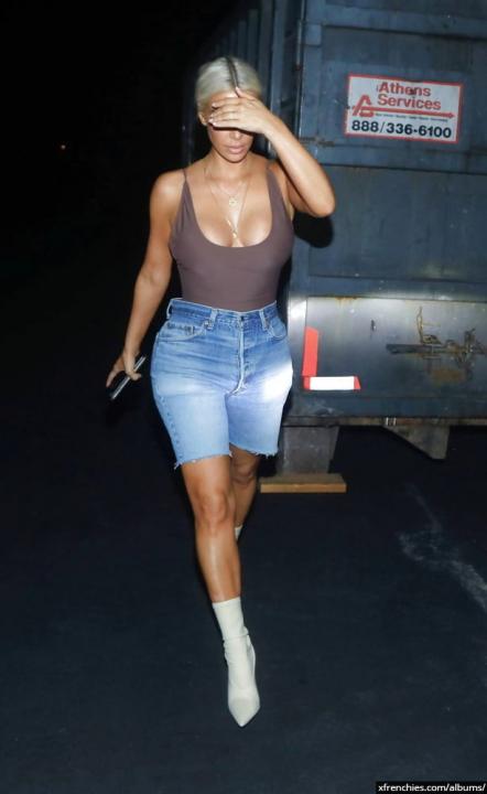 Foto sexy di Kim Kardashian in mutande n°11