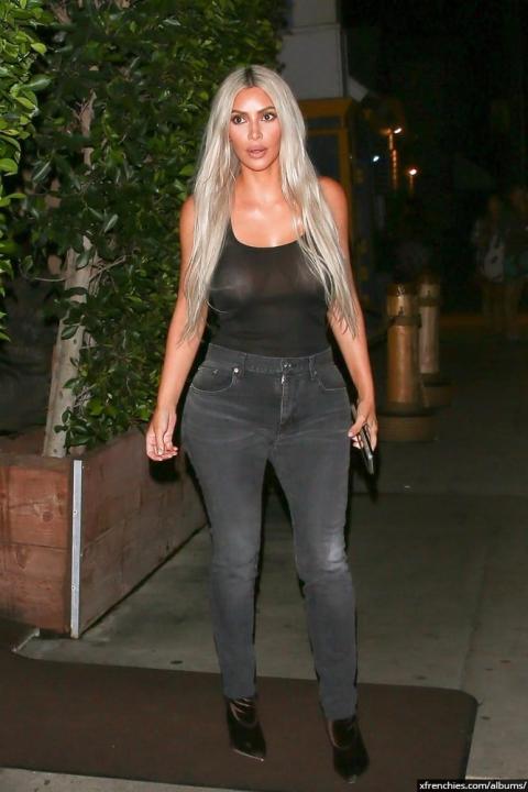Sexy photos of Kim Kardashian in her underwear n°16