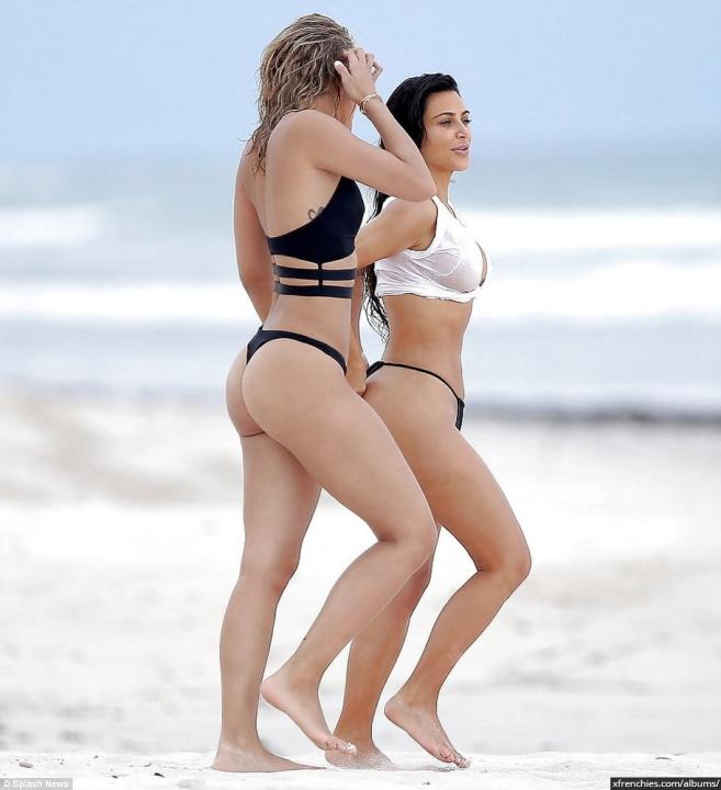 Sexy photos of Kim Kardashian in her underwear n°28