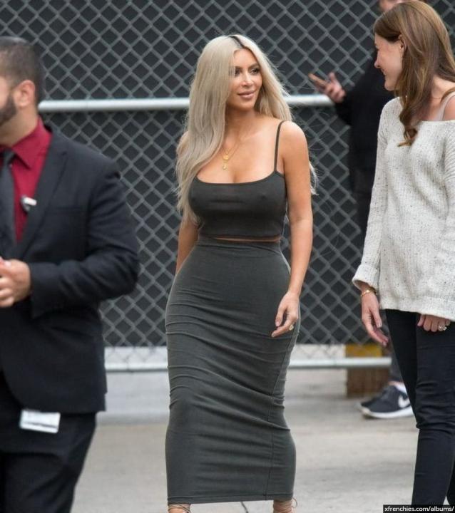 Photo Sexy photos of Kim Kardashian in her underwear #43