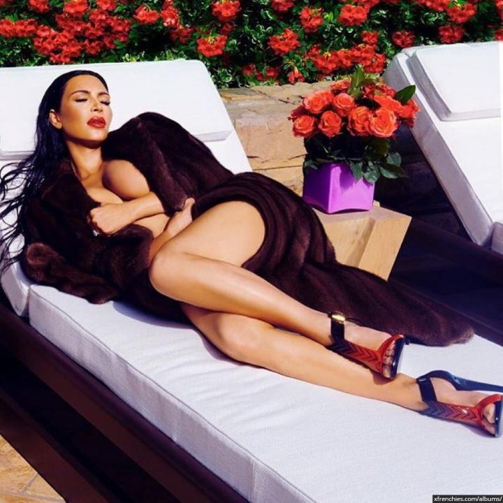 Photo Sexy photos of Kim Kardashian in her underwear #44