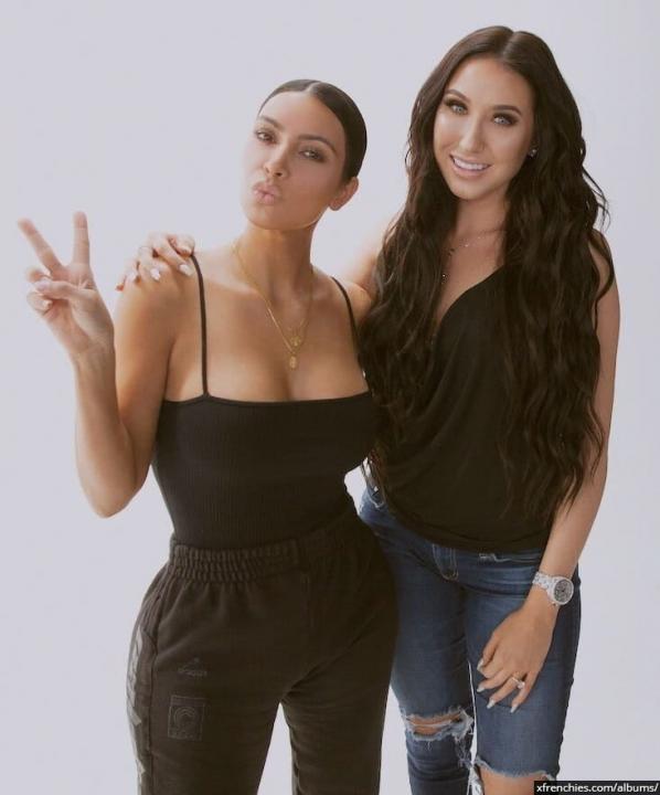 Sexy photos of Kim Kardashian in her underwear n°71