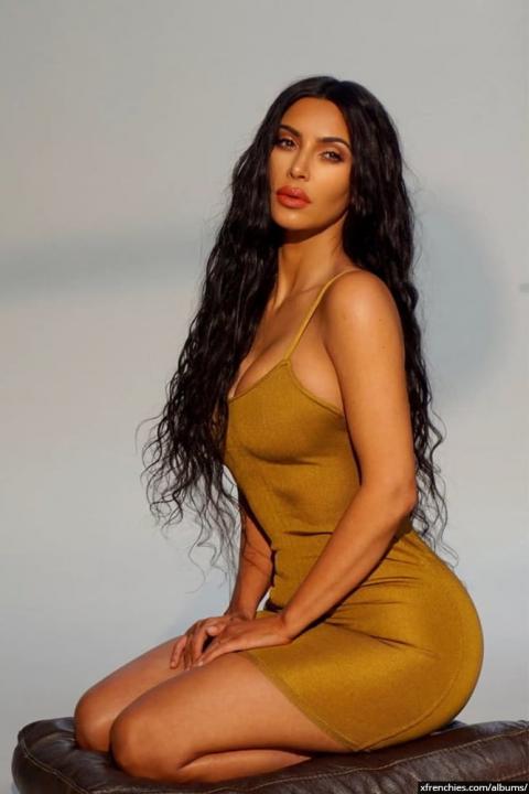Photos sexy de Kim Kardashian en sous vêtements n°72