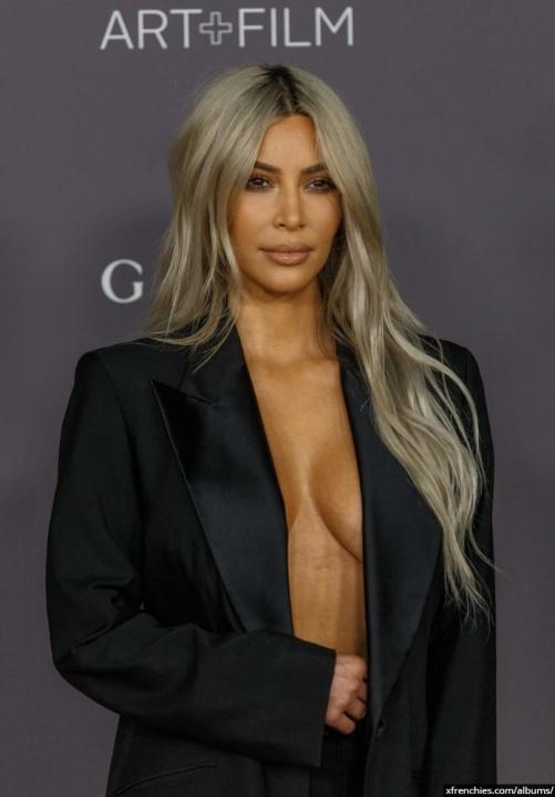 Sexy photos of Kim Kardashian in her underwear n°92