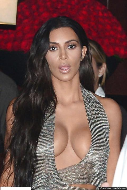 Sexy photos of Kim Kardashian in her underwear n°98