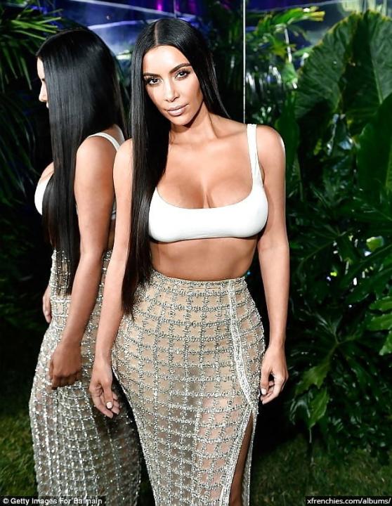 Photo Sexy photos of Kim Kardashian in her underwear #126