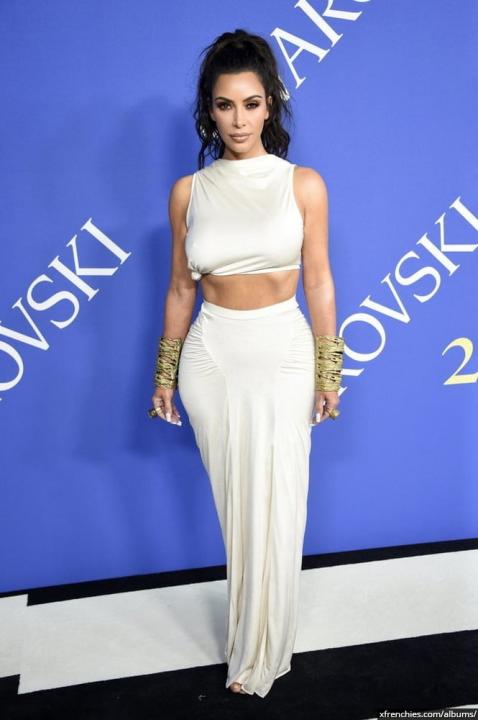 Photos sexy de Kim Kardashian en sous vêtements n°140