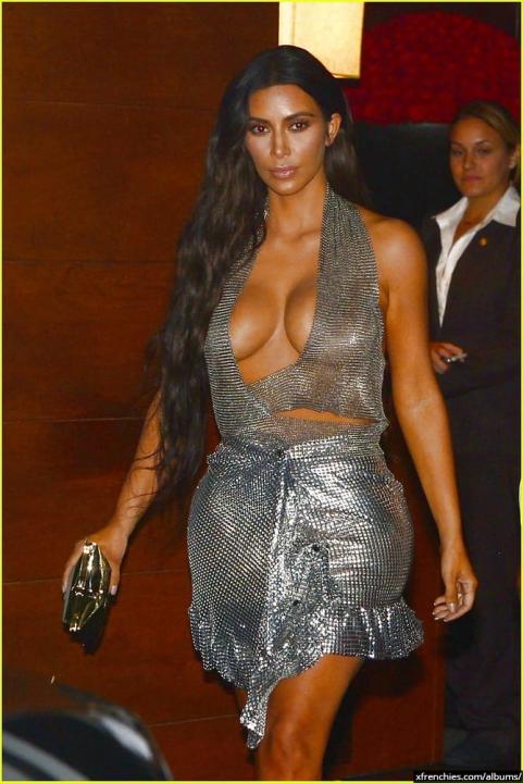 Sexy photos of Kim Kardashian in her underwear n°151