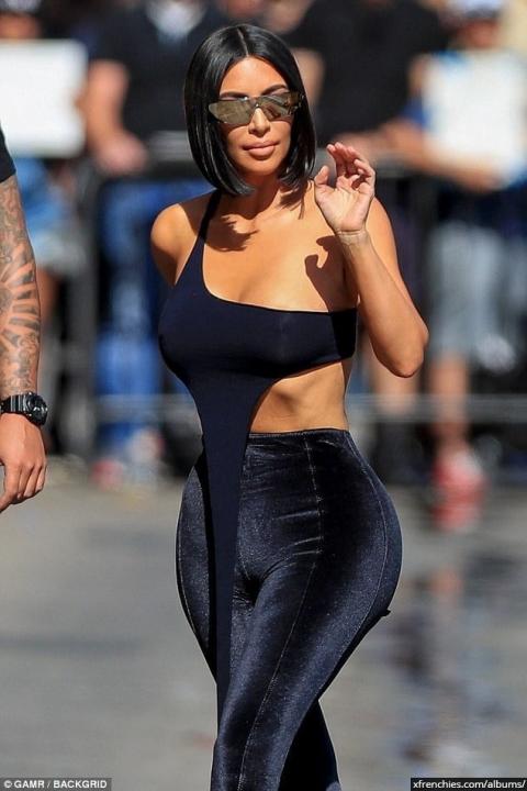 Photos sexy de Kim Kardashian en sous vêtements n°166