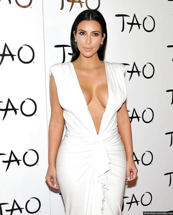 Sexy photos of Kim Kardashian in her underwear n°175