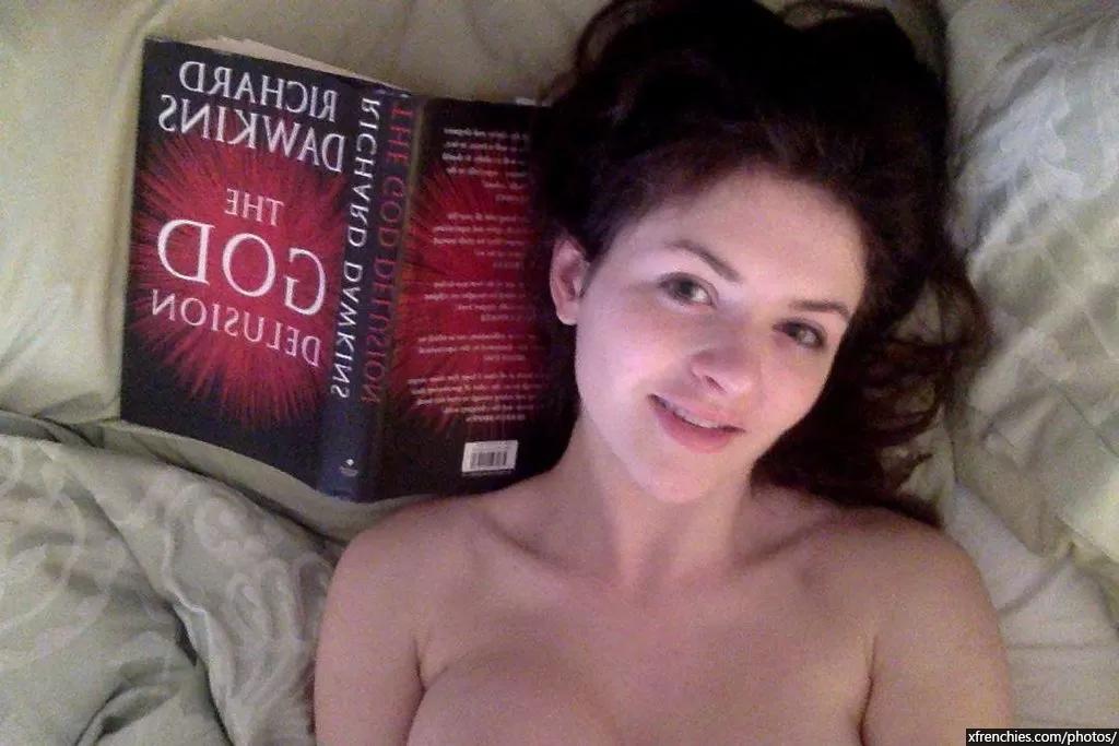 Jolie brune делится своими обнаженными фотографиями - Balance ta nude n°9